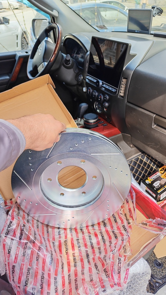 AutoBlogQX56_11.jpg
