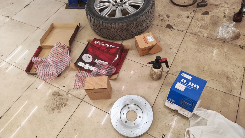 AutoBlogQX56_16.jpg